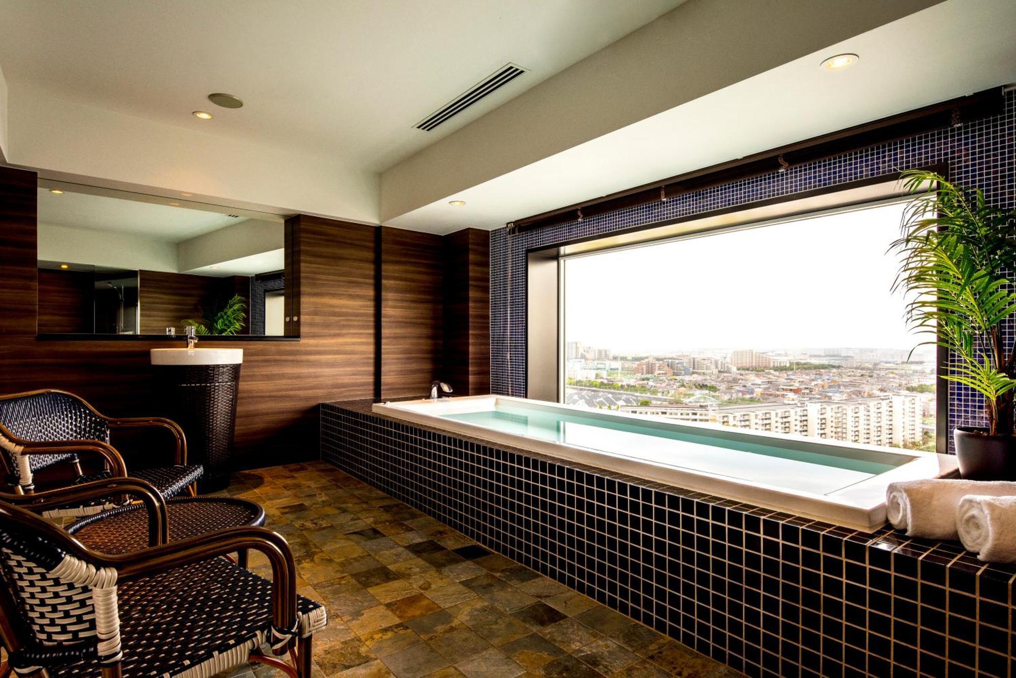 Urayasu Brighton Hotel Tokyo Bay Zewnętrze zdjęcie A modern Japanese bath